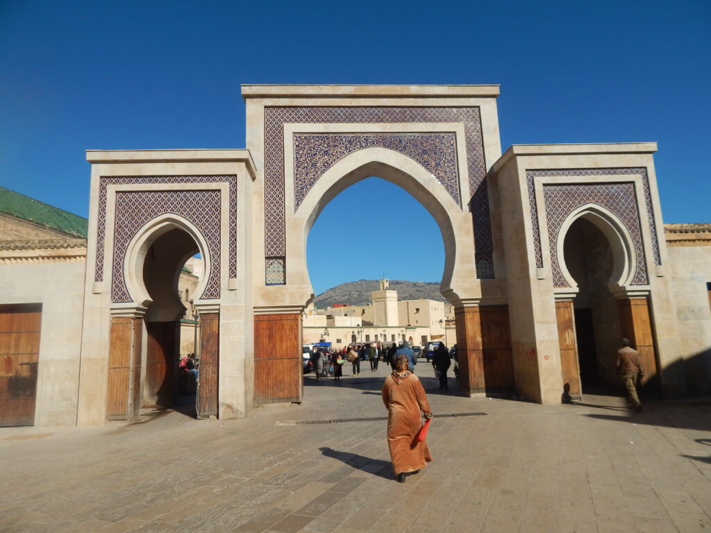 Morocco travel guide featuring Sahara Desert, Atlas Mountains and imperial cities