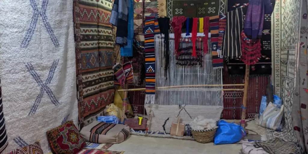 Amazigh woman weaving a traditional Moroccan carpet