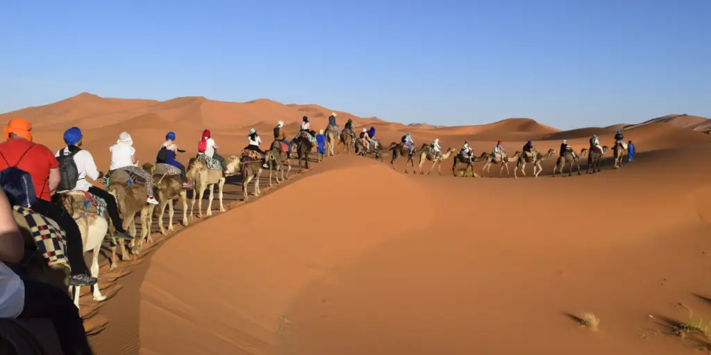Comparison between private Morocco tour and group travel